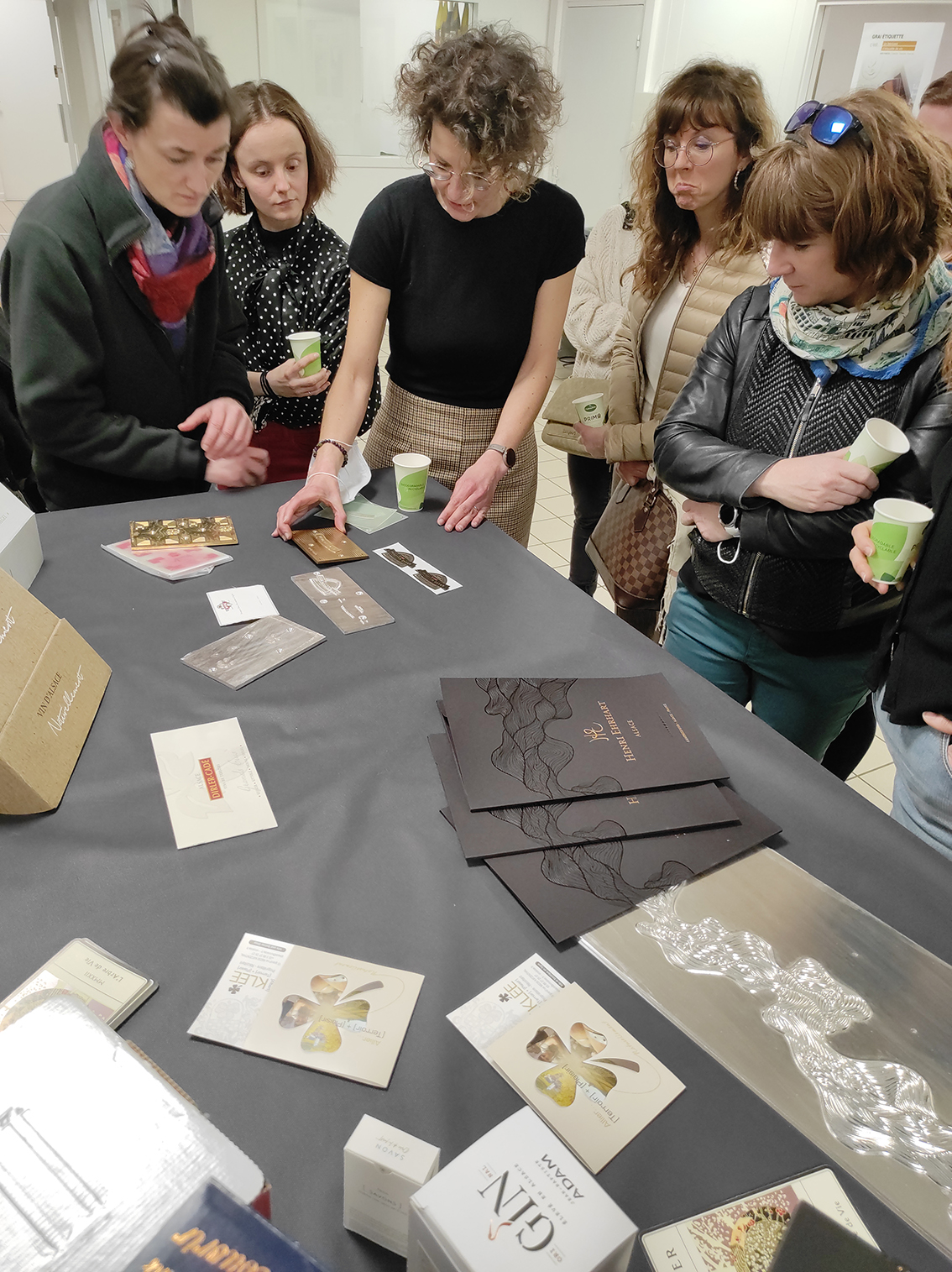 Les Divines d&#8217;Alsace visitent l&#8217;imprimerie Grai Etiquette à Colmar Sélestat 0