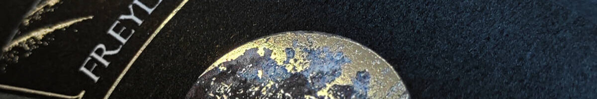 Quelles finitions spéciales (gaufrage, dorure, vernis) peuvent valoriser vos étiquettes sur mesure ? Colmar